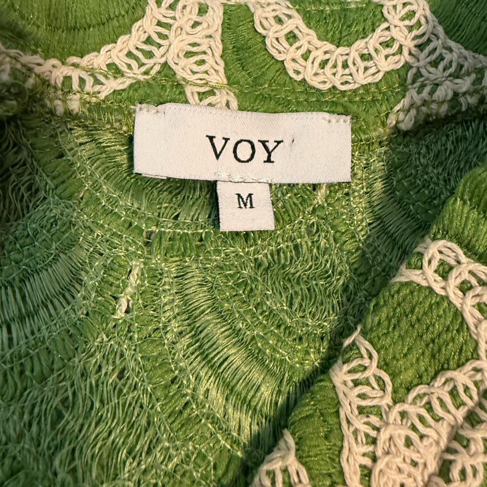 The Horizon Green and White Embroidered Sleeveless V-Neck Shift Dress - Picture 12 of 13